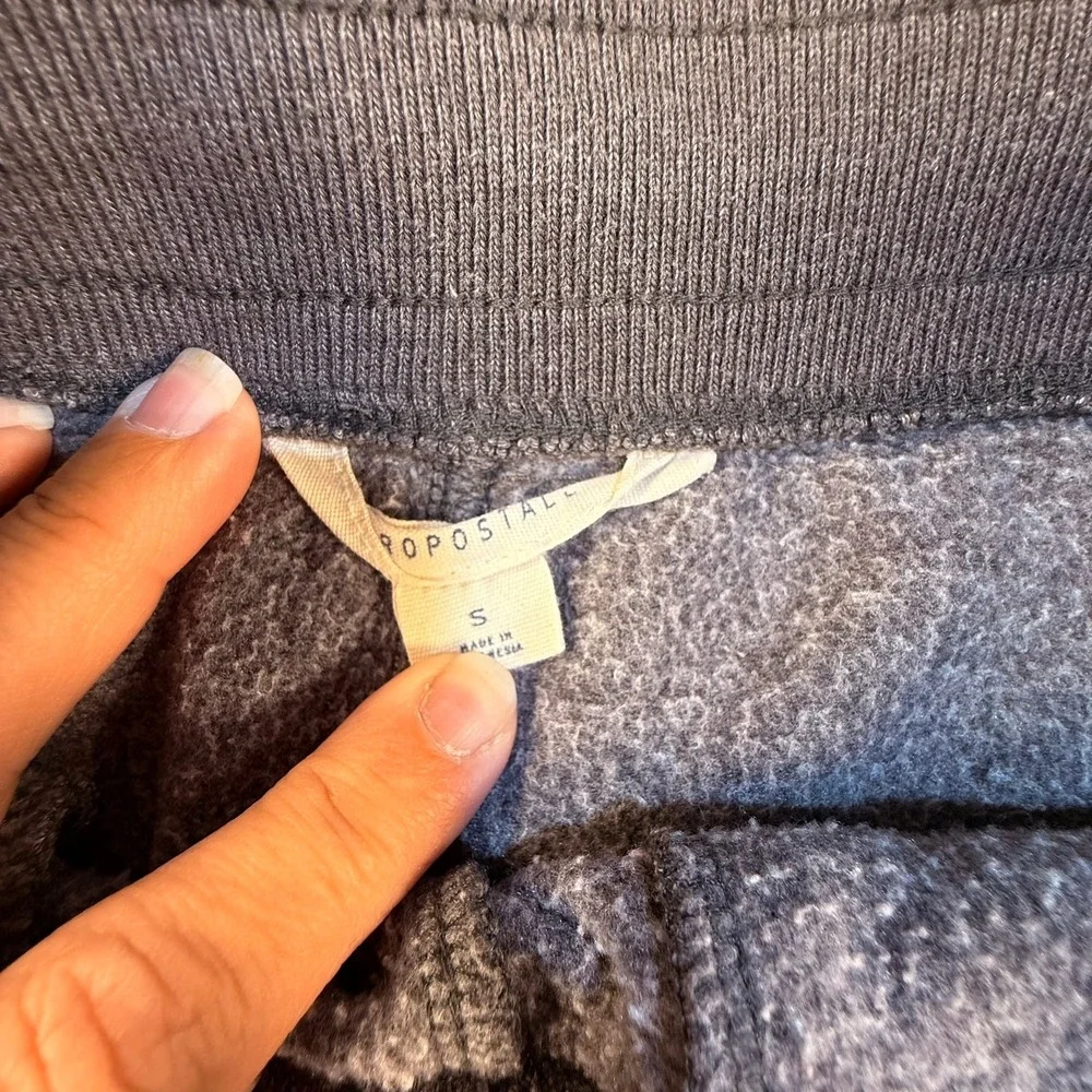 Aeropostale Mens Fleece Sweat Shorts Gray Logo Tape Side Stripe Drawstring Small